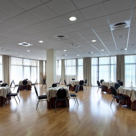 Exe Sevilla Palmera Екстериор снимка