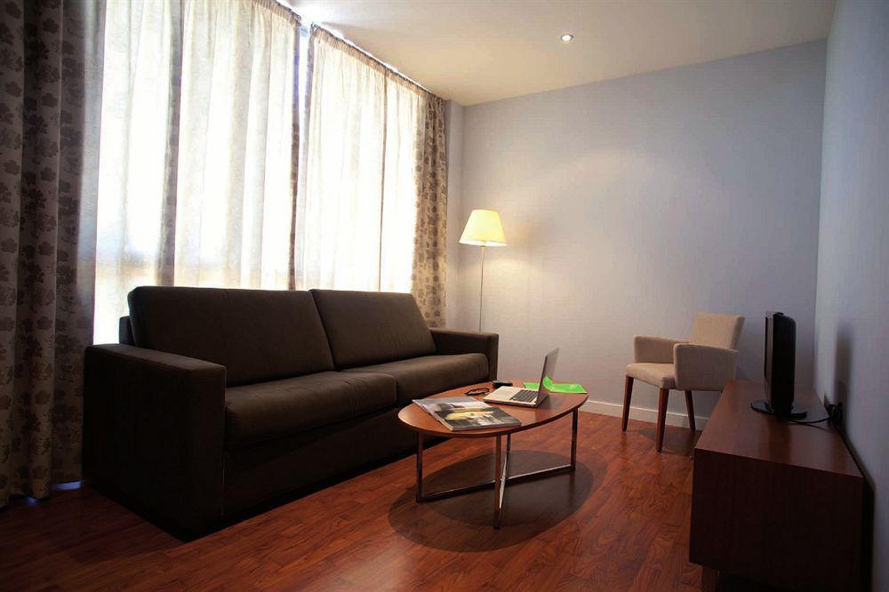 Exe Sevilla Palmera Стая снимка